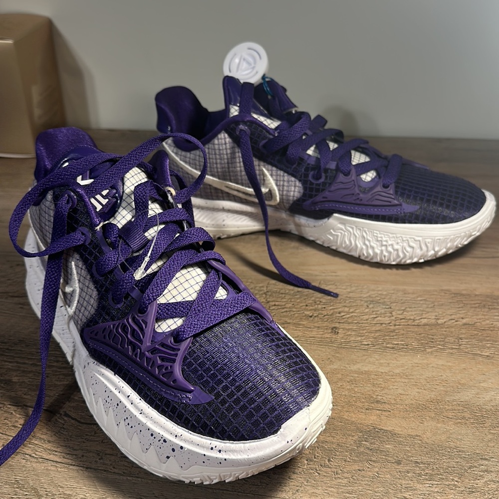 Nike Kyrie Low 4 - Picture 2 of 4